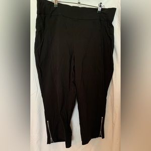 Raffaella Black Capri pants with zipper detail on legs